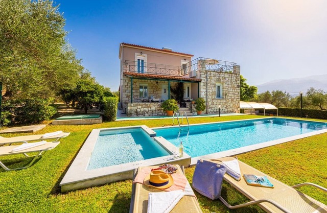 Villa Dimitris - Trois Chambres Villa, Couchages 8