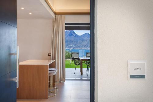Villa Divina22- APT Icona con piscina e vista lago