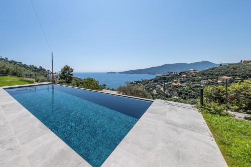 VILLA DUFOUR 1 Lusso, Spazio e Vista Mare