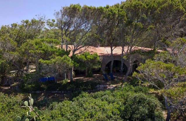 VILLA EBNER - SITUATION UNIQUE EN FACE DE LA MER