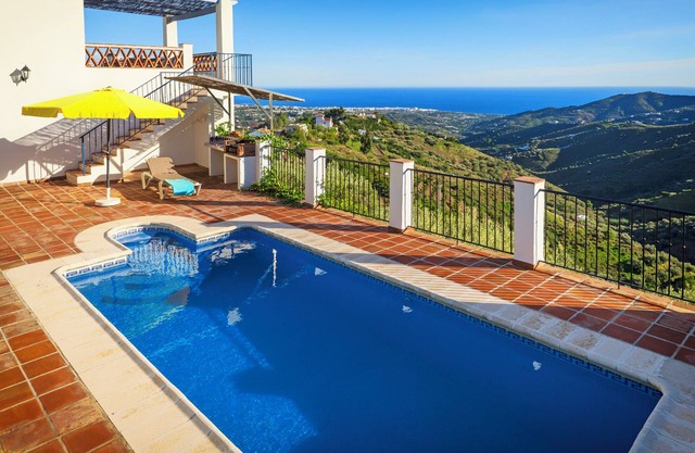 Villa 'El Regalo' avec vue imprenable, piscine, jardin et Wi-Fi