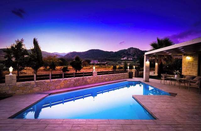 Villa Elenitsa - Élégante propriété à seulement 200m de la plage et des restaurants