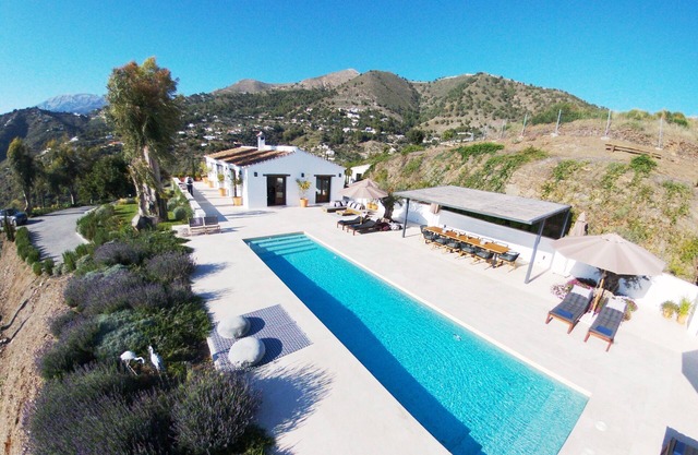 Villa en Cómpeta con Piscina e Impresionantes Vistas