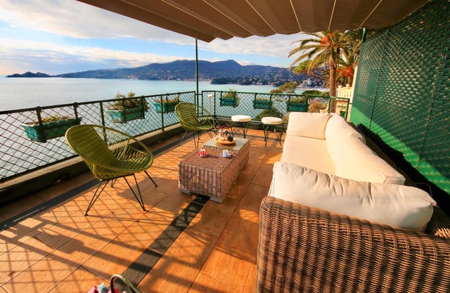 VILLA ENRICA by KlabHouse-terrasse avec vue sur la mer