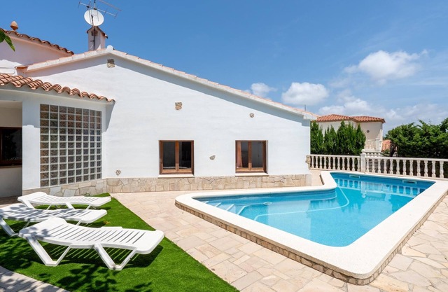 Villa dans quartier calme avec piscine privée, 10min plage et centre