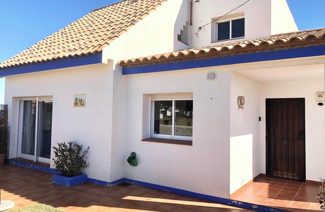 Villa 'Estepona Sea Front' avec vue sur la mer, piscine partagée et Wi-Fi