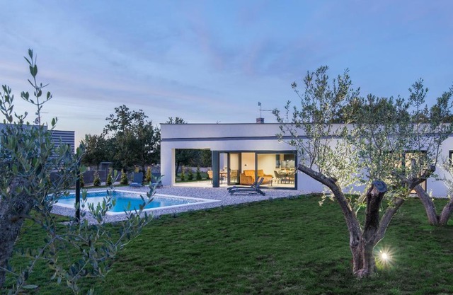 Villa F