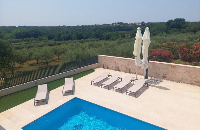 Villa FARO, new house, near beaches, heated pool, playroom, bbq, Salvore, Istria