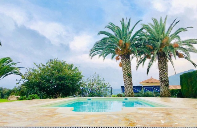 Villa Felicidad Calonge, dans un endroit calme avec vue sur la mer et vue sur les montagnes.