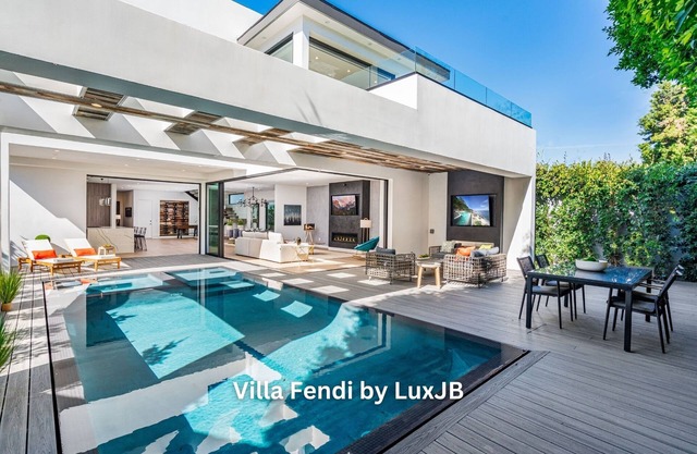 Villa Fendi By LuxJB 🏆 Heated Pool Jacuzzi Gym Rooftop Deck