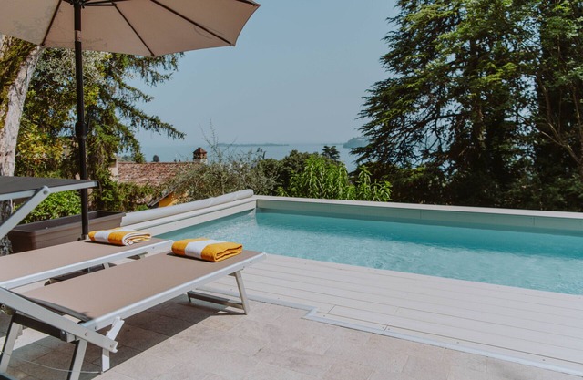 Grande villa avec vue magnifique sur le lac, parc privé, AC, proche de la plage et de tous les services
