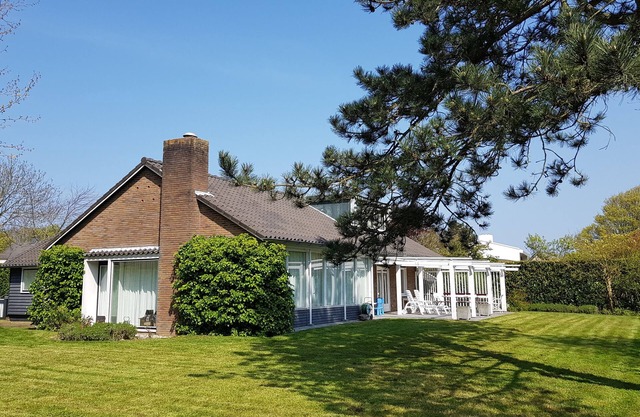 Villa for 9 people with spacious garden in Domburg
