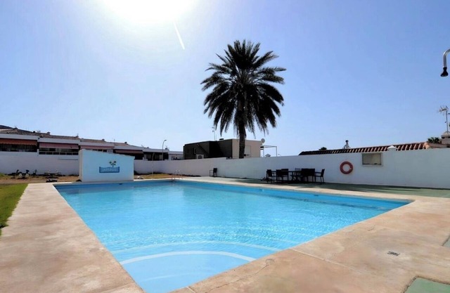 Villa for families or friends with shared pool and only 800m from the beach!