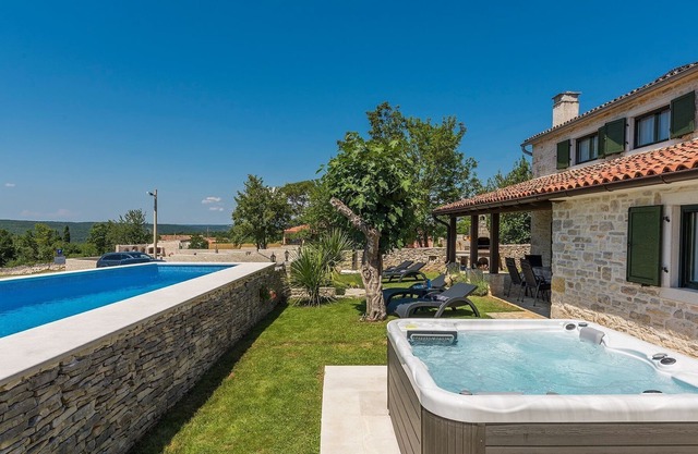 Villa jusqu'à 6 personnes avec jacuzzi et piscine privée
