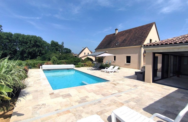 Nouveau: Villa Poujol en Dordogne, près de Sarlat, piscine chauffée