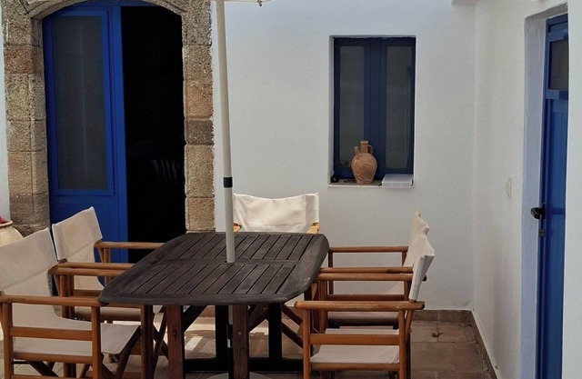 Villa Gennadi Essence: A 2-bedroom house in Gennadi with Starlink WiFi, AC