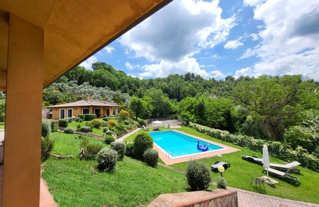 Villa Giulia à Bettona, Pérouse, avec piscine et court de tennis