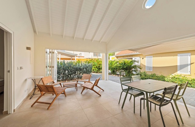 Villa Grandi Awa, stylish townhouse, shared pool, Otrobanda