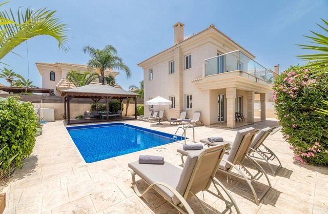 Villa Hannah - Private Pool Retreat