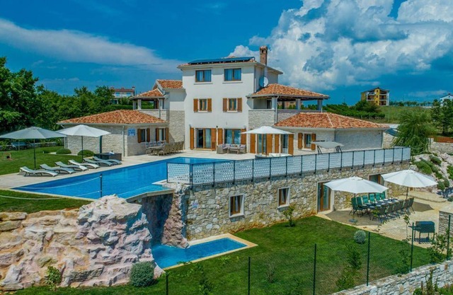 Villa Harlequin - Six Chambres Villa, Couchages 14