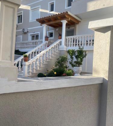 Villa Henrik 77 Saranda Centrum