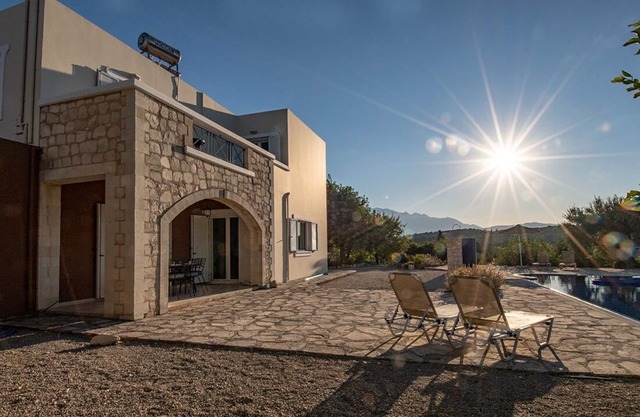 Villa avec piscine privée, vue imprenable sur la mer et la montagne - wifi gratuit et climatisation