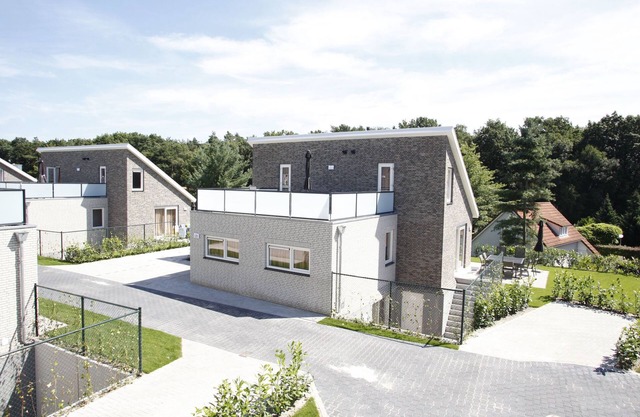 Villa avec piscine intérieure privée dans un parc de vacances dans le Maasduinen