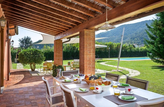 Villa in Colle Di Compito with 2 bedrooms sleeps 4