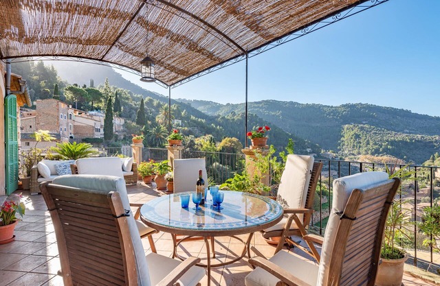 VILLA EN DEIA AVEC VUES PANORAMIQUES DANS UN ENVIRONNEMENT IDILIQUE