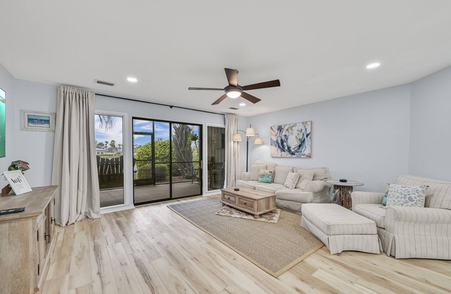 Villa in Destin, FL- walking distance to the beach!
