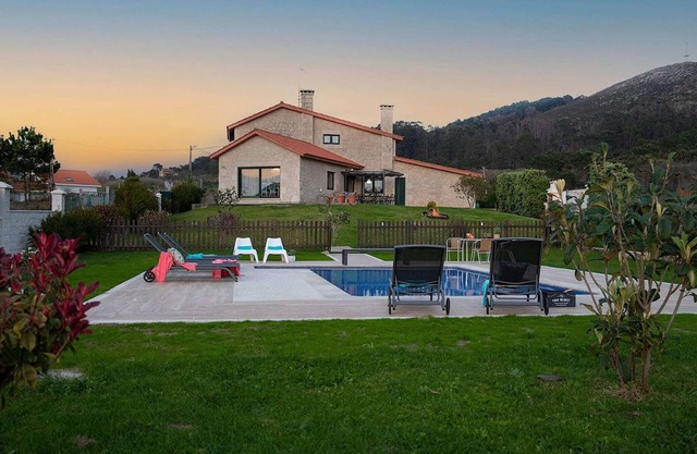 Spacieuse maison de vacances à Ribeira avec piscine