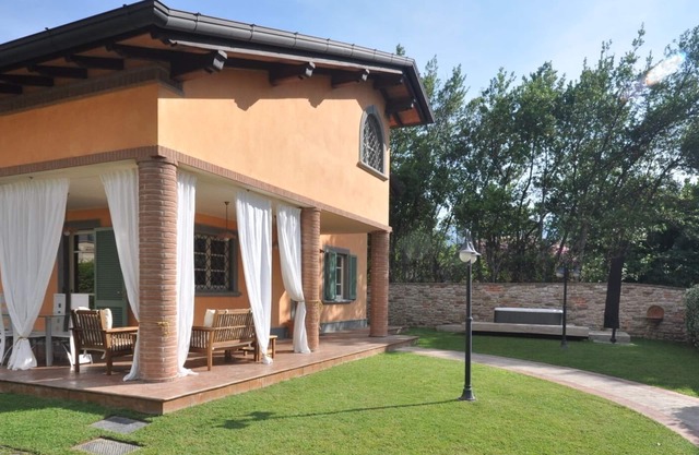 Élégante villa 1500m de la mer, salle gym, sauna, barbecue, jacuzzi en jardin