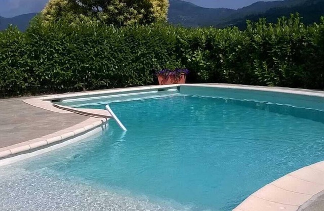 Villa à Garlenda avec piscine, à quelques kilomètres de la mer d'Alassio et du golf