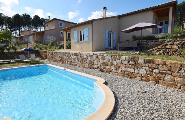 Grande villa avec piscine privée à Joyeuse France