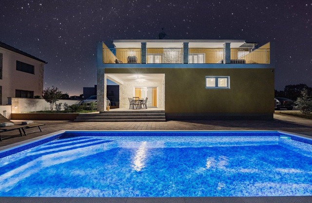 Charmante villa avec piscine à Krnica