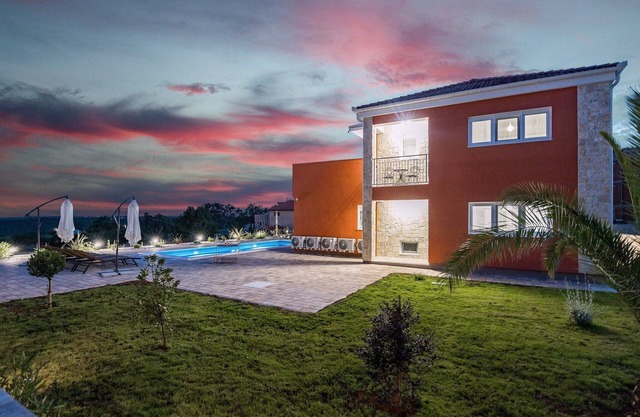 Charmante villa avec piscine à Krnica