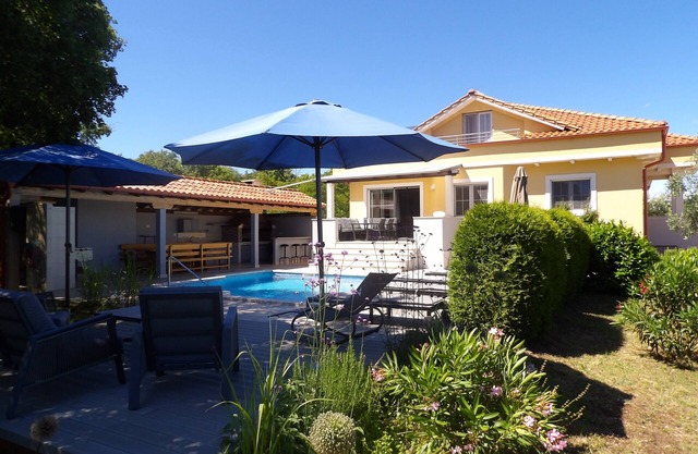 Villa in Kroatien Istrien Rakalj Nahe Pula Pool 5 Schlafzimmer