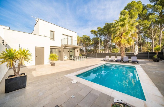 Villa in L’Escala near Montgrí Natural Park