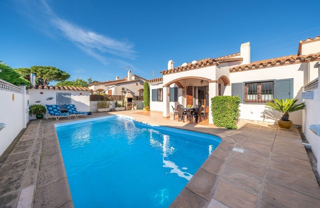 Villa in L’Escala with Private Pool