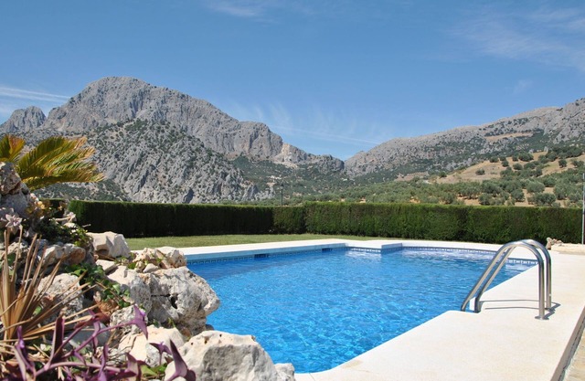 Gמte א Periana avec piscine