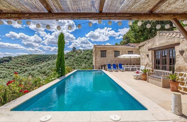 Jolie villa à Montefrio avec piscine privée