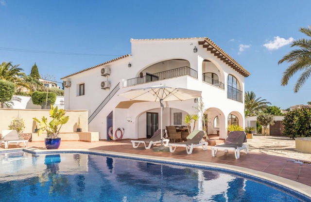 Villa in Moraira, Casa Lujo, 4 bed, sleeps 8, A/C, WIFI, heated pool (optional)