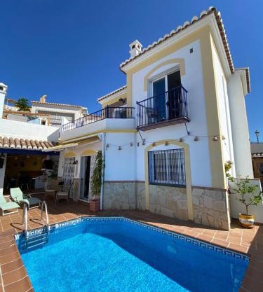 Villa in Nerja with private pool and sea view