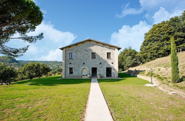 Vieille Villa à Sermugnano avec piscine à débordement