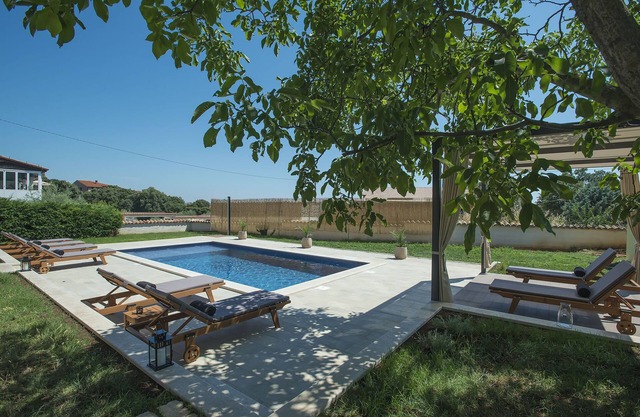 Villa א Peroj avec piscine