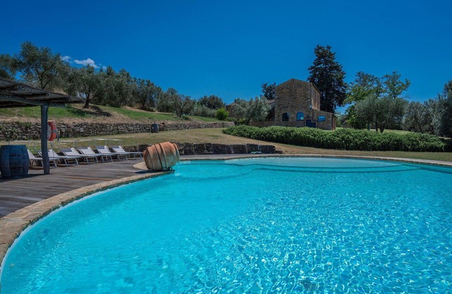 Villa à Poggibonsi avec 6 chambres à coucher, 12 couchages