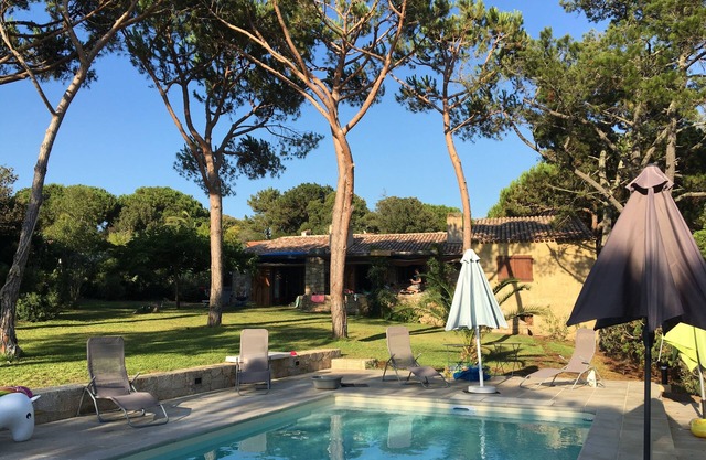 Villa dans residence privée, mer a 8 minutes a pied, commercants a 5 mn.