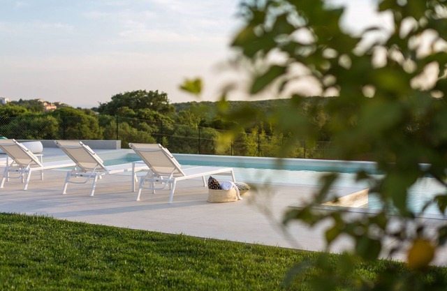 Villa א Pula avec piscine et sauna
