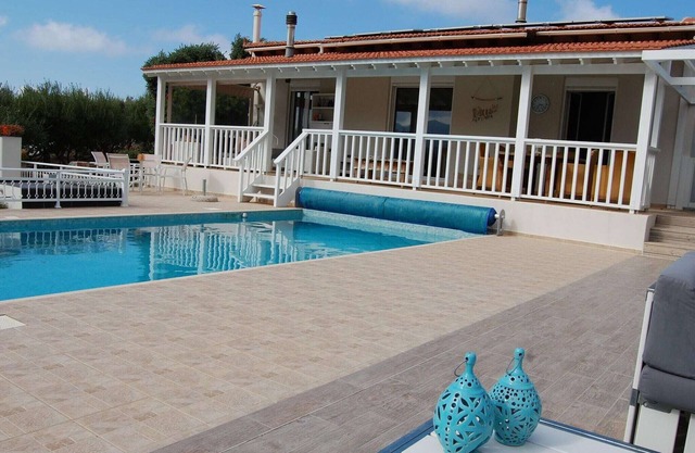 Belle villa près de la mer à Epano Sisi