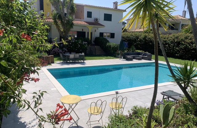 Villa au vert, proche mer, Lisbonne, Golf Aroeira et grand parc régional
